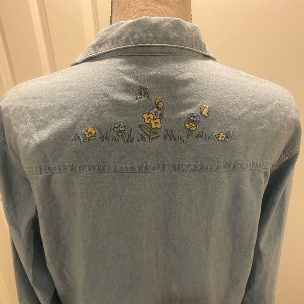 Disney Winnie the Pooh Tigger Eeyore Women’s Denim Button Down Size M/L - Picture 13 of 15